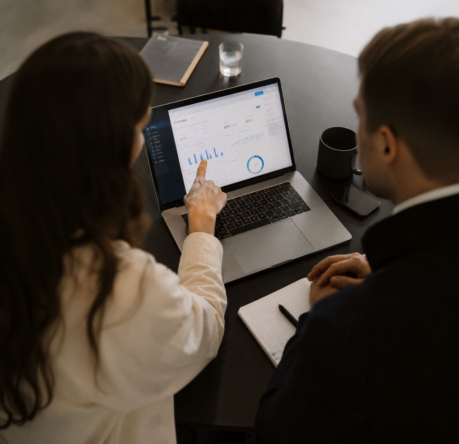hr-professionals-evaluating-employee-engagement-software.jpg